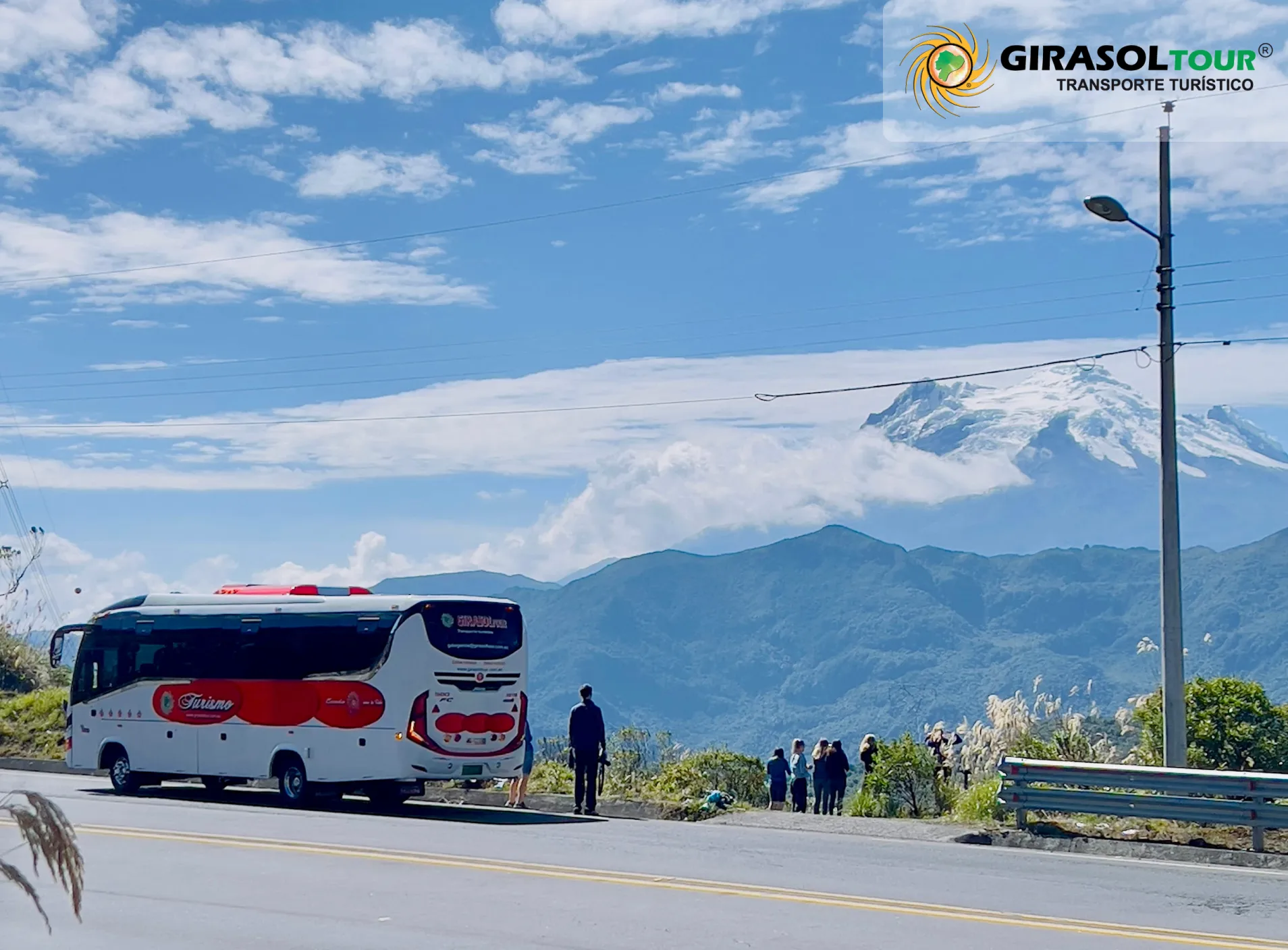 HINO FC de Girasoltour en mirador de carretera de montaña