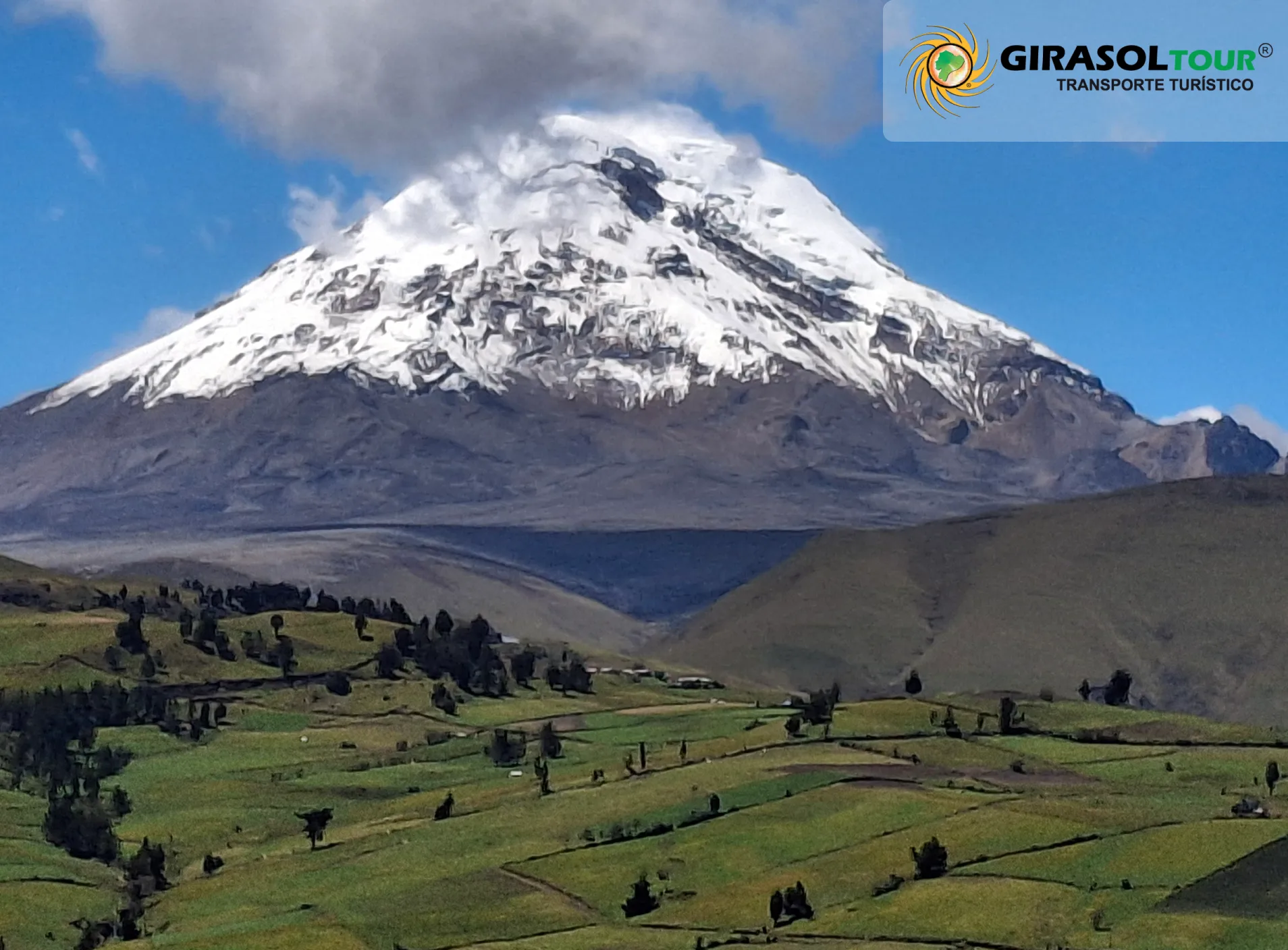 Vista panorámica de la cordillera de los Andes y valles verdes en Ecuador